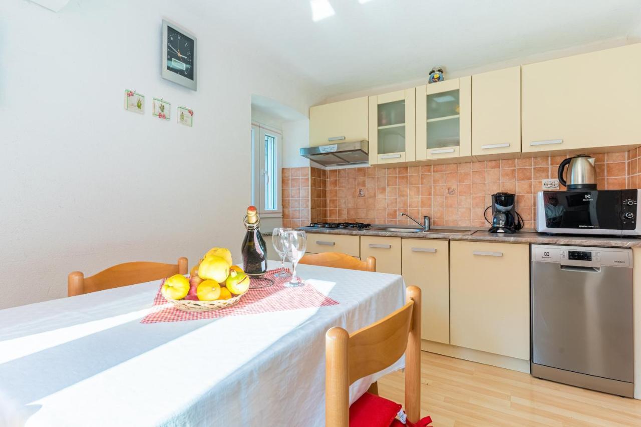 Apartmani Valun1 Bagian luar foto