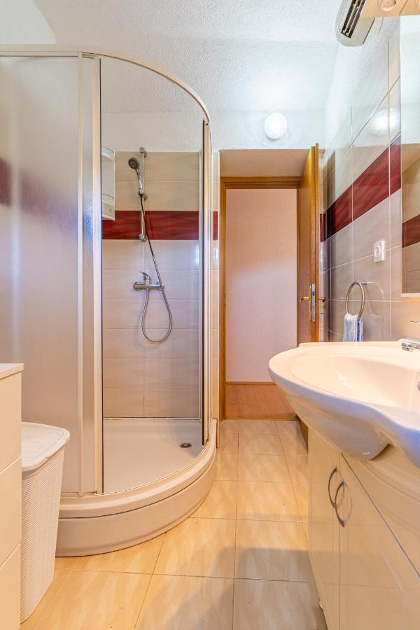 Apartmani Valun1 Bagian luar foto
