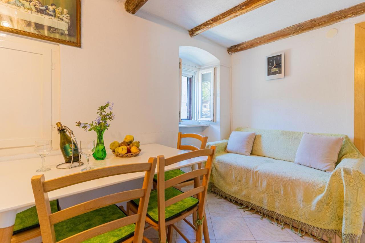 Apartmani Valun1 Bagian luar foto