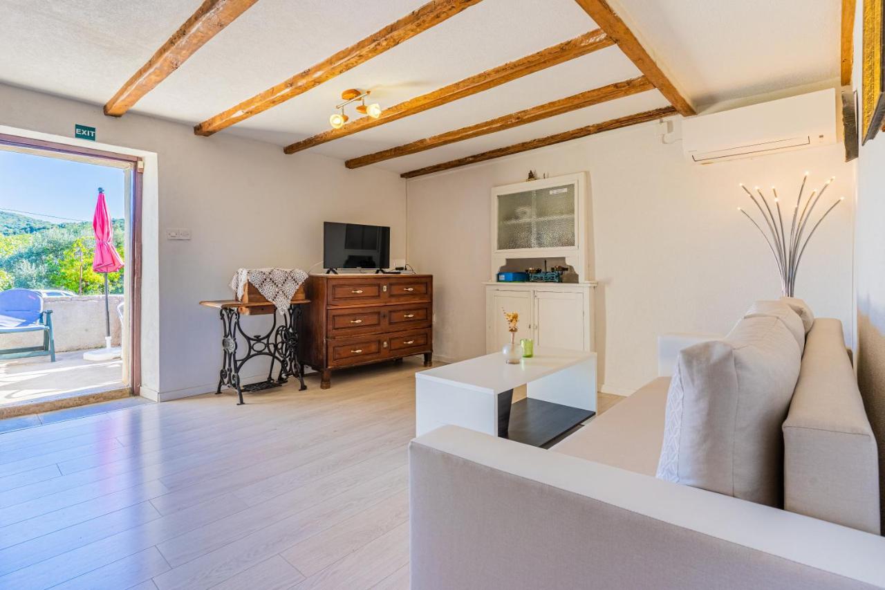 Apartmani Valun1 Bagian luar foto
