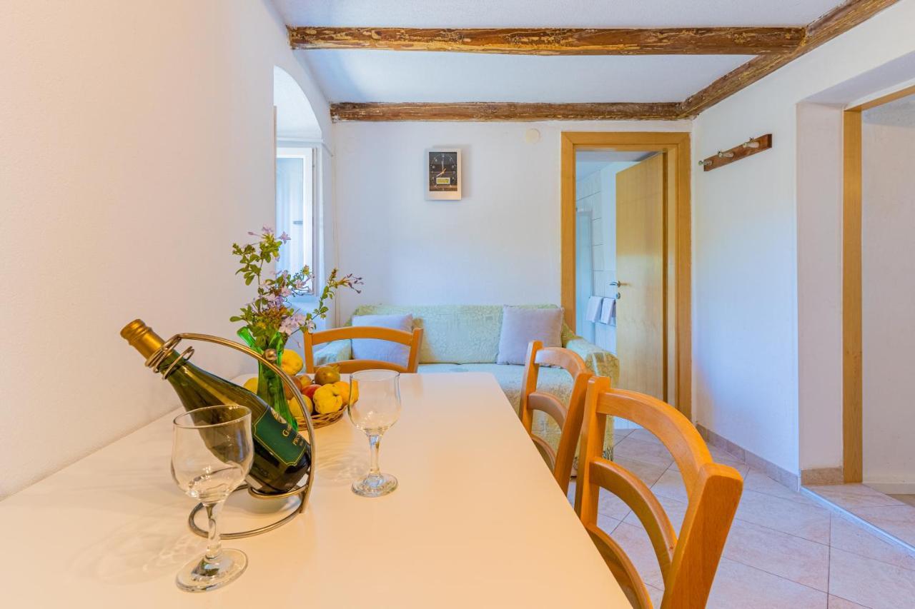 Apartmani Valun1 Bagian luar foto