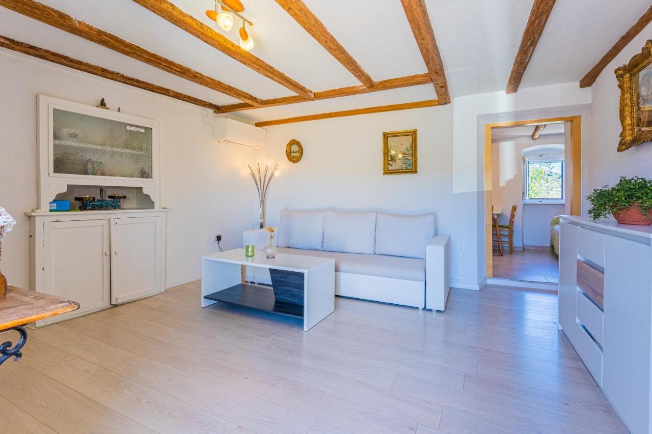 Apartmani Valun1 Bagian luar foto